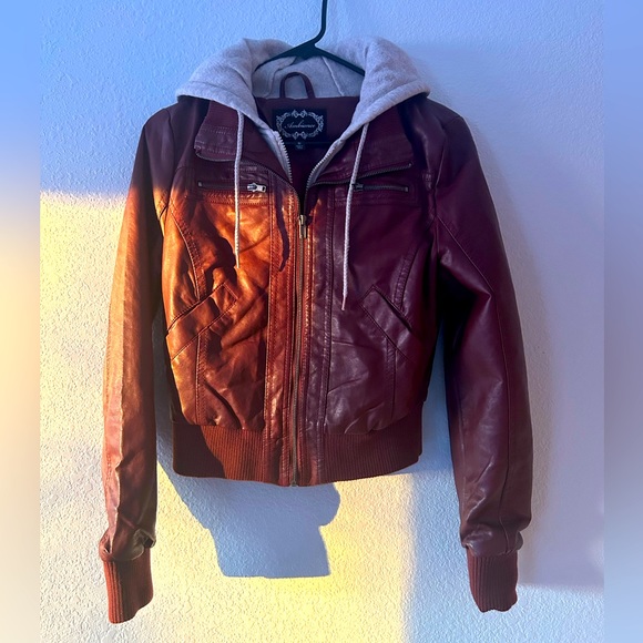 Leather jacket - Picture 1 of 3